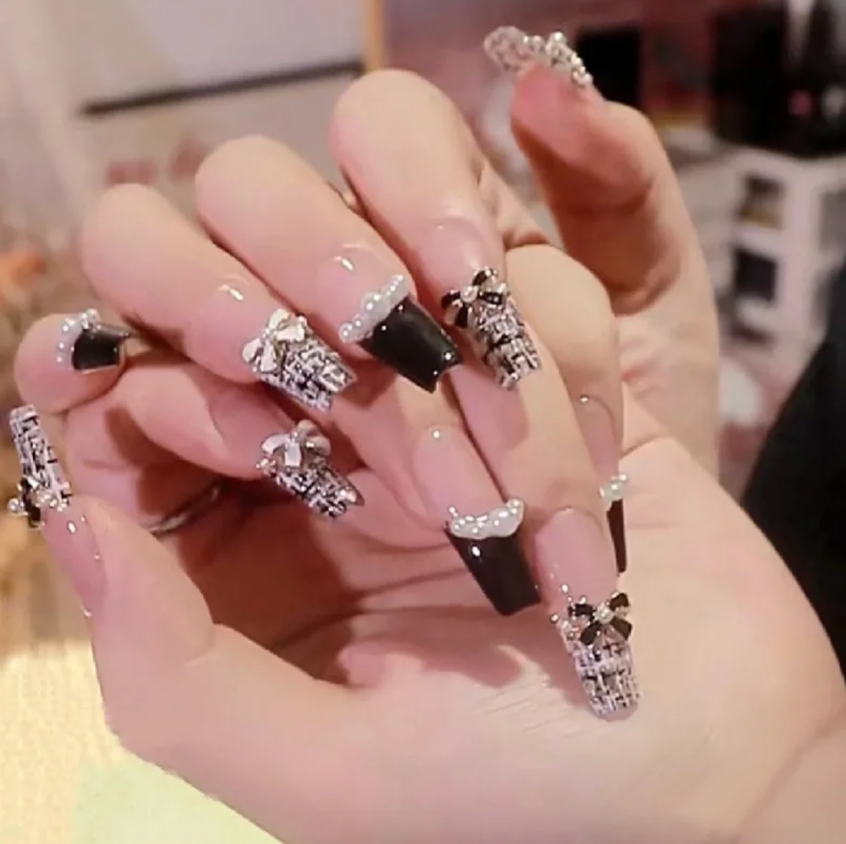 Chanel Tweed Set Reusable Long-Lasting Press-on Nails.